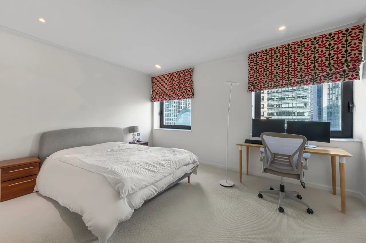 South Quay Square, London, E14, photo 3
