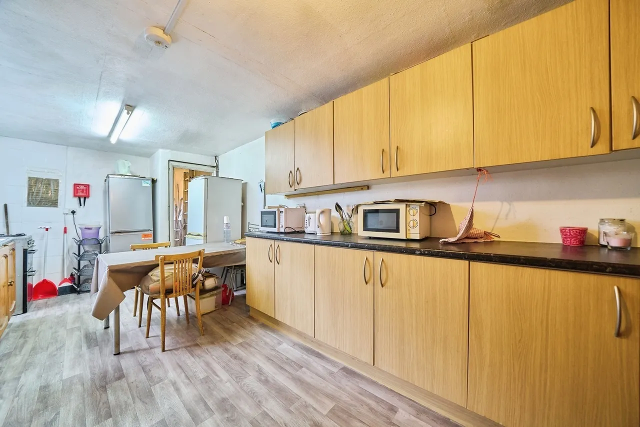 Norman Road, London, E11, photo 3