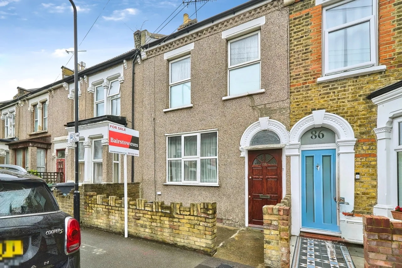 3 bed house for sale — Norman Road, London, E11