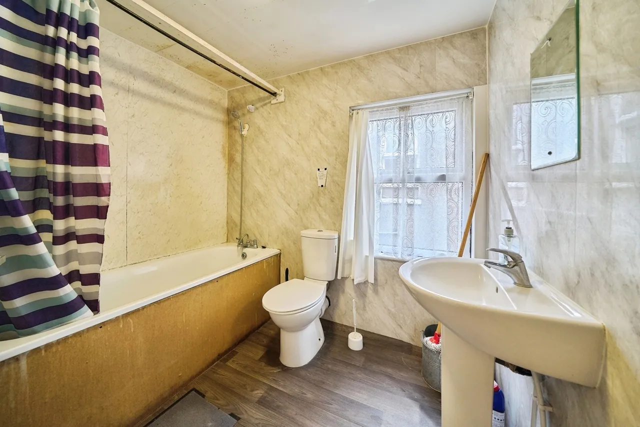 Norman Road, London, E11, photo 15