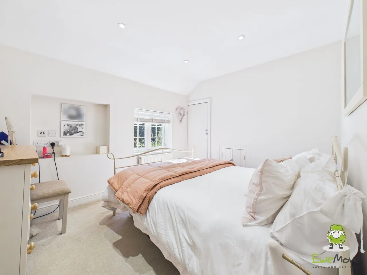 Bramley Road, Sherfield-on-Loddon, RG27, photo 16