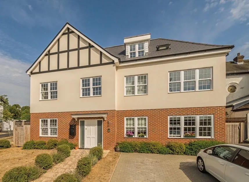 3 bed flat for sale — Alexandra Drive, Surbiton, KT5