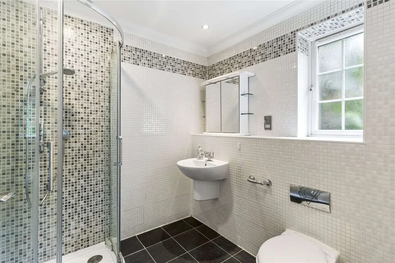 Blue Springs, 10a Sandy Lodge Way, Northwood, Middlesex, HA6 2AJ, photo 7