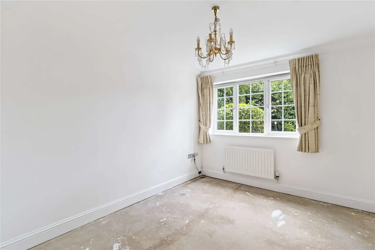 Blue Springs, 10a Sandy Lodge Way, Northwood, Middlesex, HA6 2AJ, photo 8