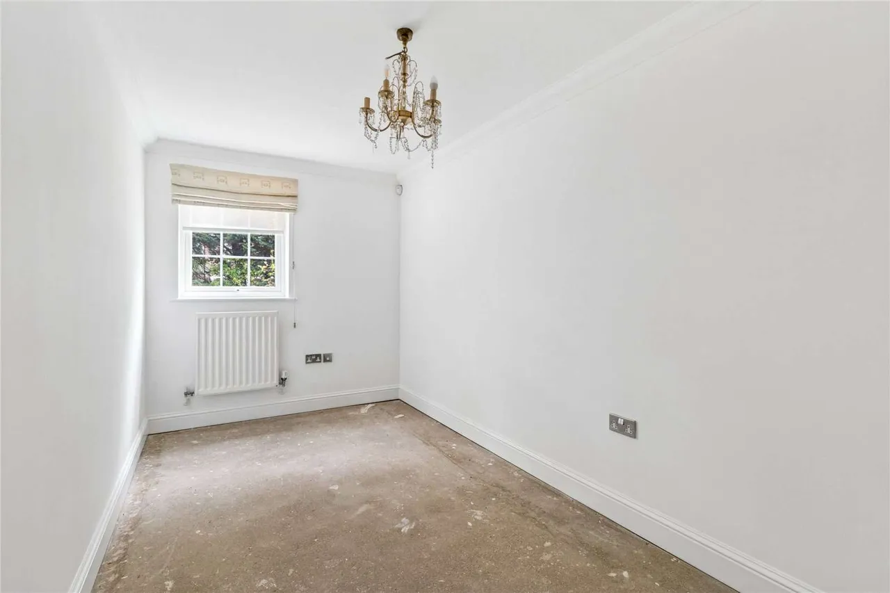 Blue Springs, 10a Sandy Lodge Way, Northwood, Middlesex, HA6 2AJ, photo 9