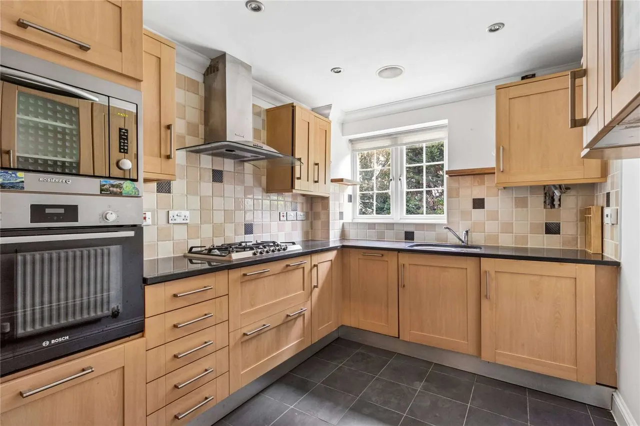 Blue Springs, 10a Sandy Lodge Way, Northwood, Middlesex, HA6 2AJ, photo 3