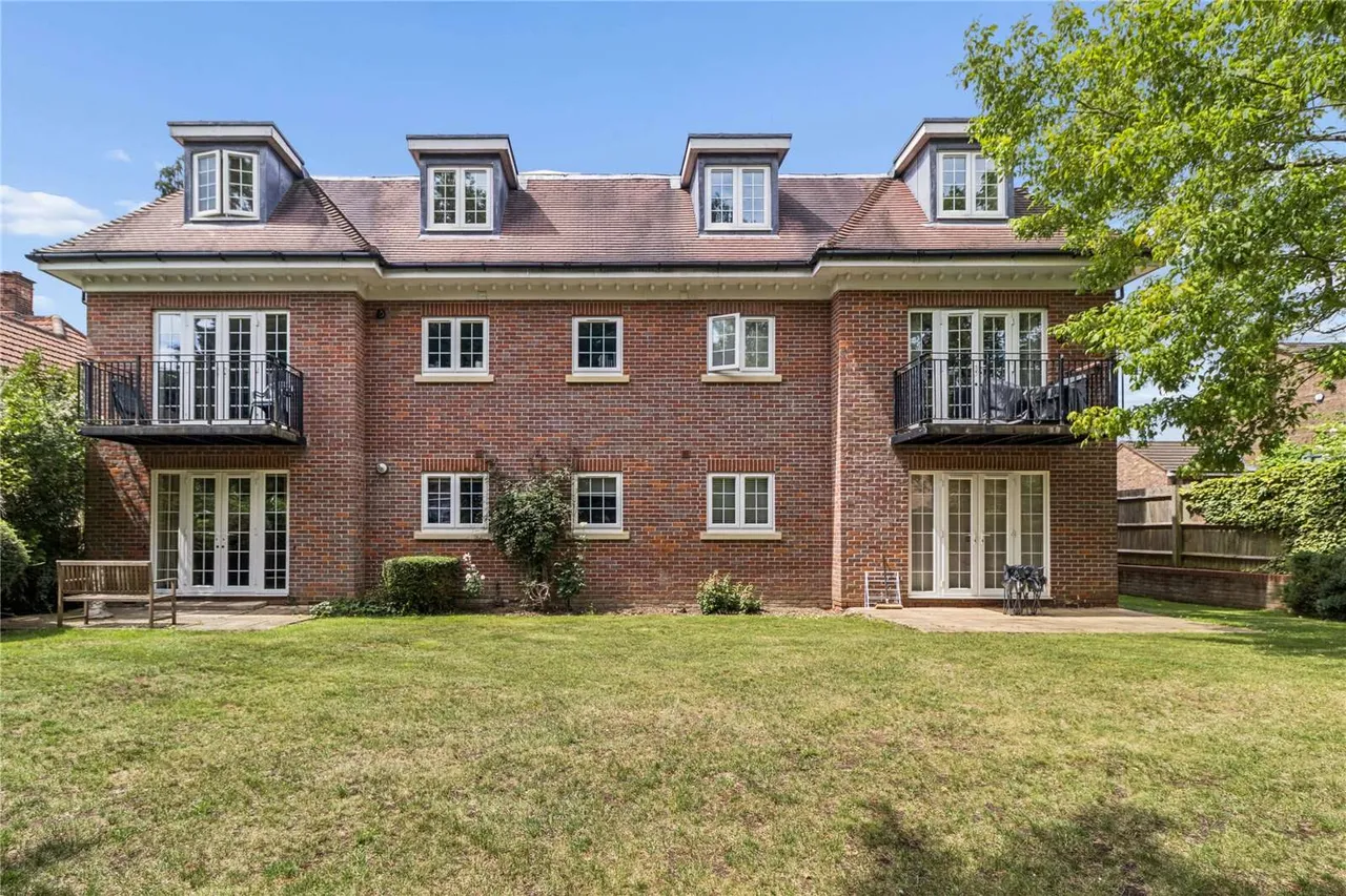 Blue Springs, 10a Sandy Lodge Way, Northwood, Middlesex, HA6 2AJ, photo 12