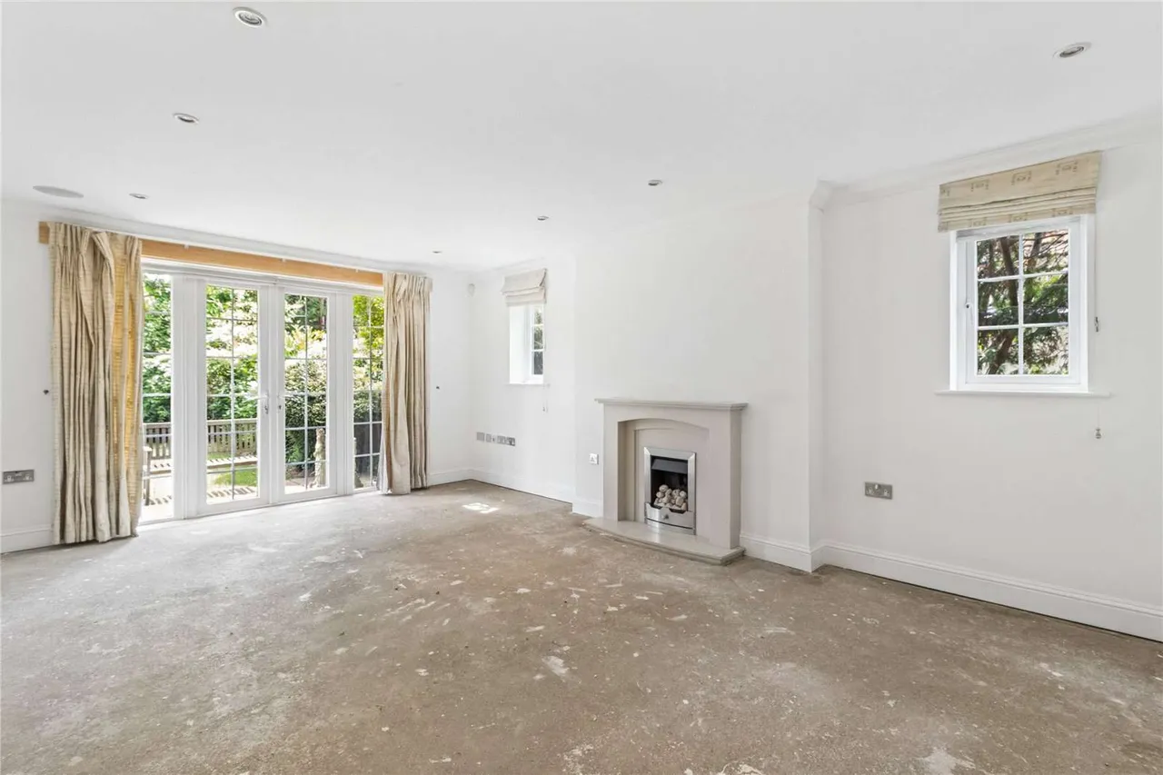 Blue Springs, 10a Sandy Lodge Way, Northwood, Middlesex, HA6 2AJ, photo 2