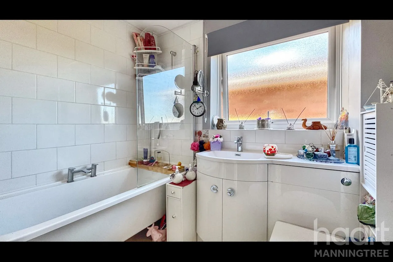 Knights Close, Lawford, CO11, photo 9