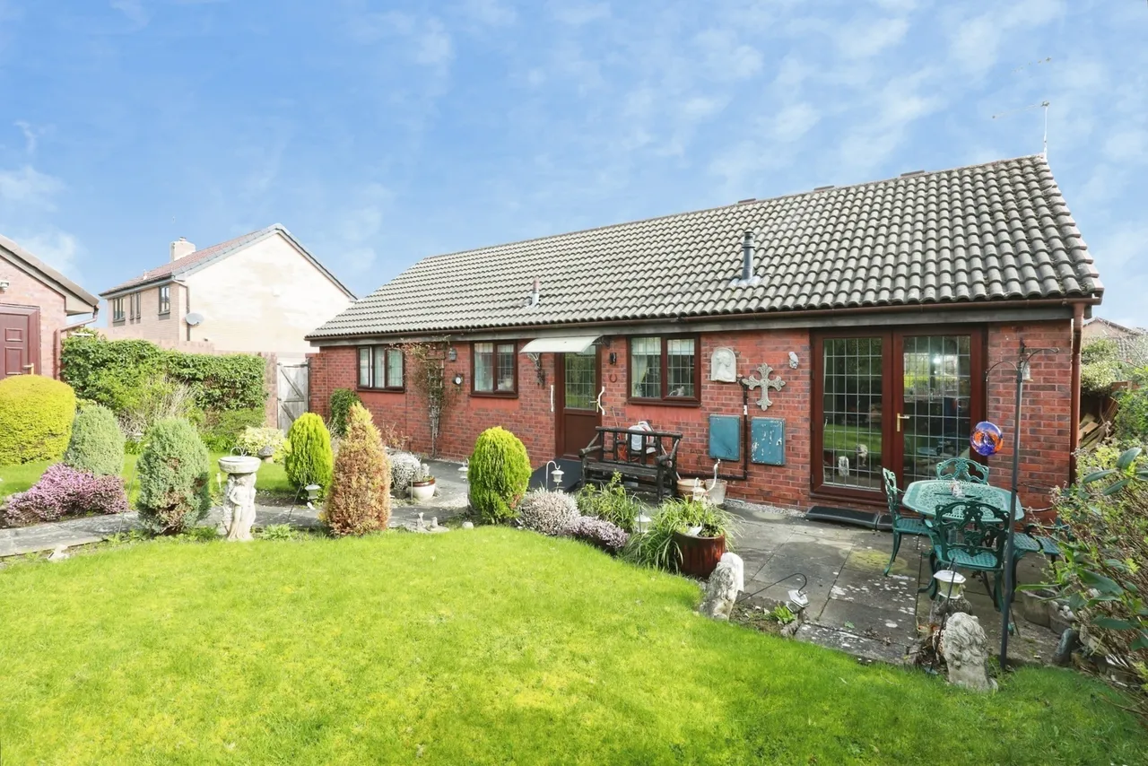 Dunham Crescent, Crewe, Cheshire, CW2, photo 14