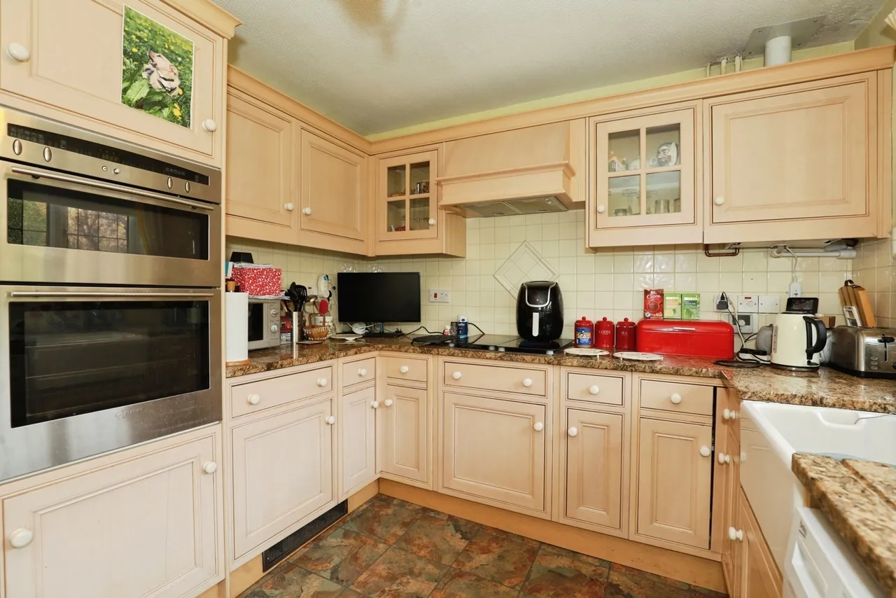 Dunham Crescent, Crewe, Cheshire, CW2, photo 4
