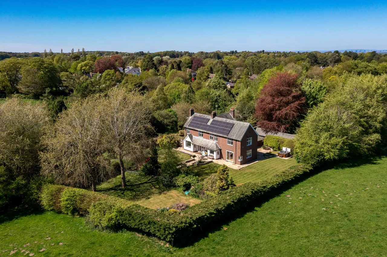 5 bed house for sale, Macclesfield Road, Prestbury, SK10