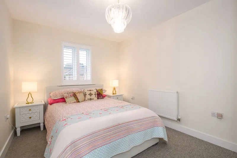 Alderson Grove Hersham, Walton-On-Thames KT12 5EG, photo 6
