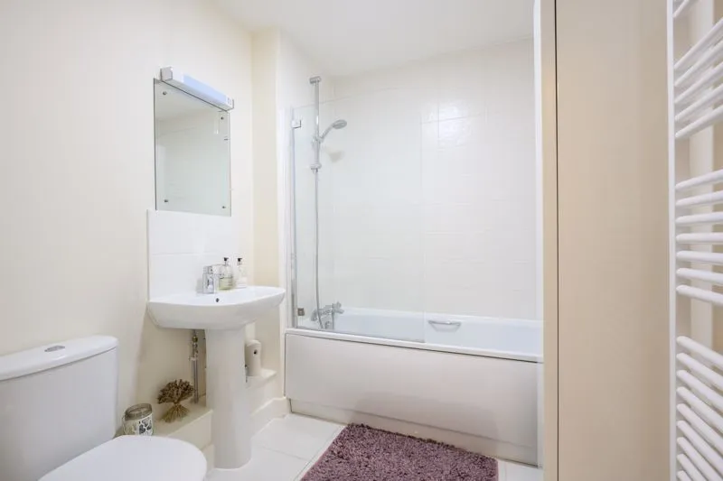 Alderson Grove Hersham, Walton-On-Thames KT12 5EG, photo 8