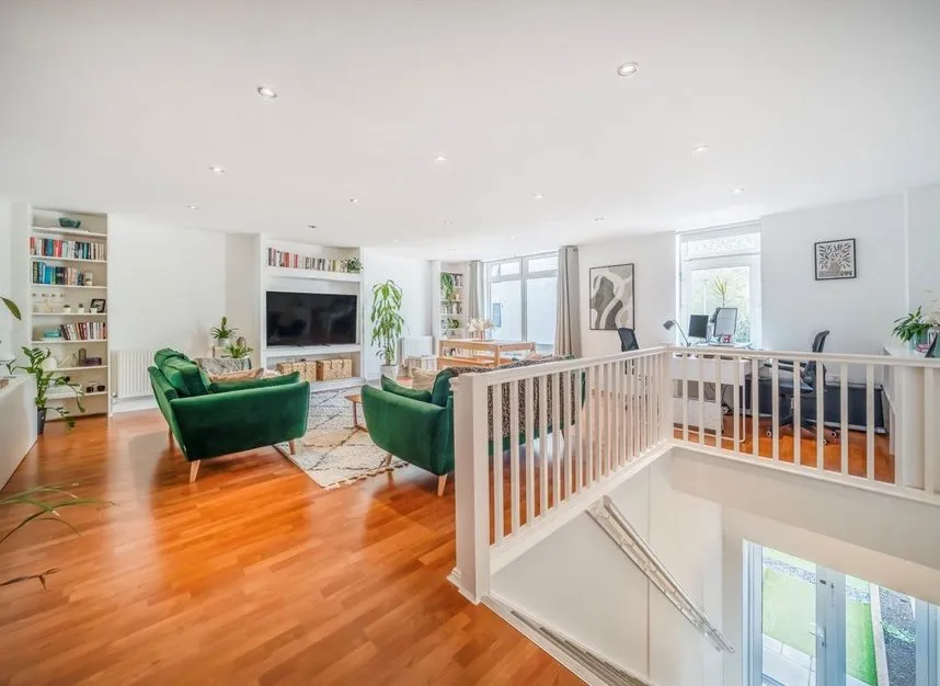 2 bed flat for sale — Martello Street, Hackney, E8
