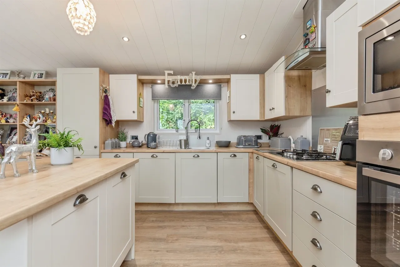 Beauport, St. Leonards-On-Sea, TN37, photo 2