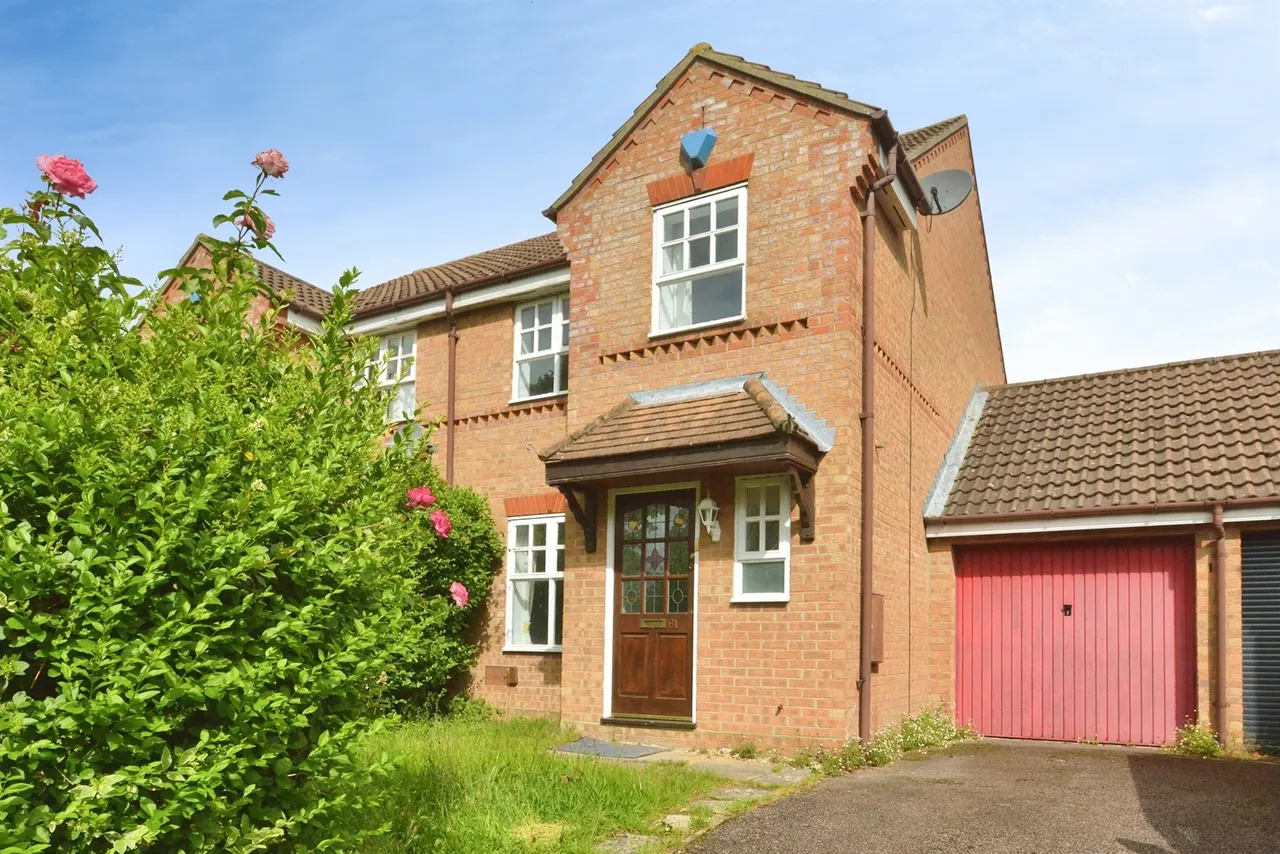 3 bed house for sale, Douglas Place, Oldbrook, MK6