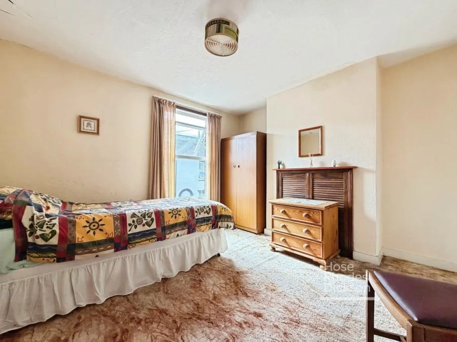 St. Marys Road, Cowes, PO31, photo 8
