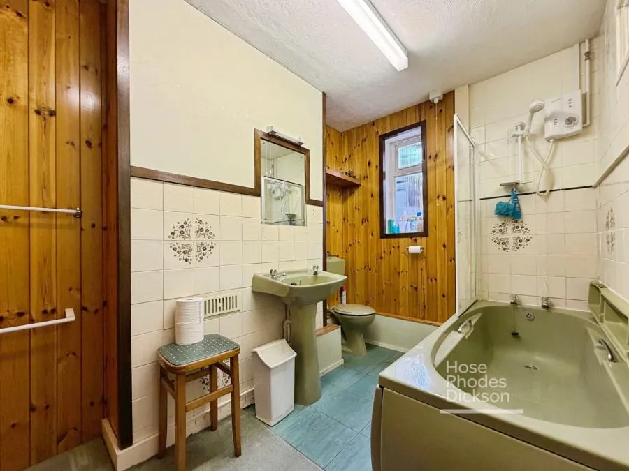 St. Marys Road, Cowes, PO31, photo 9