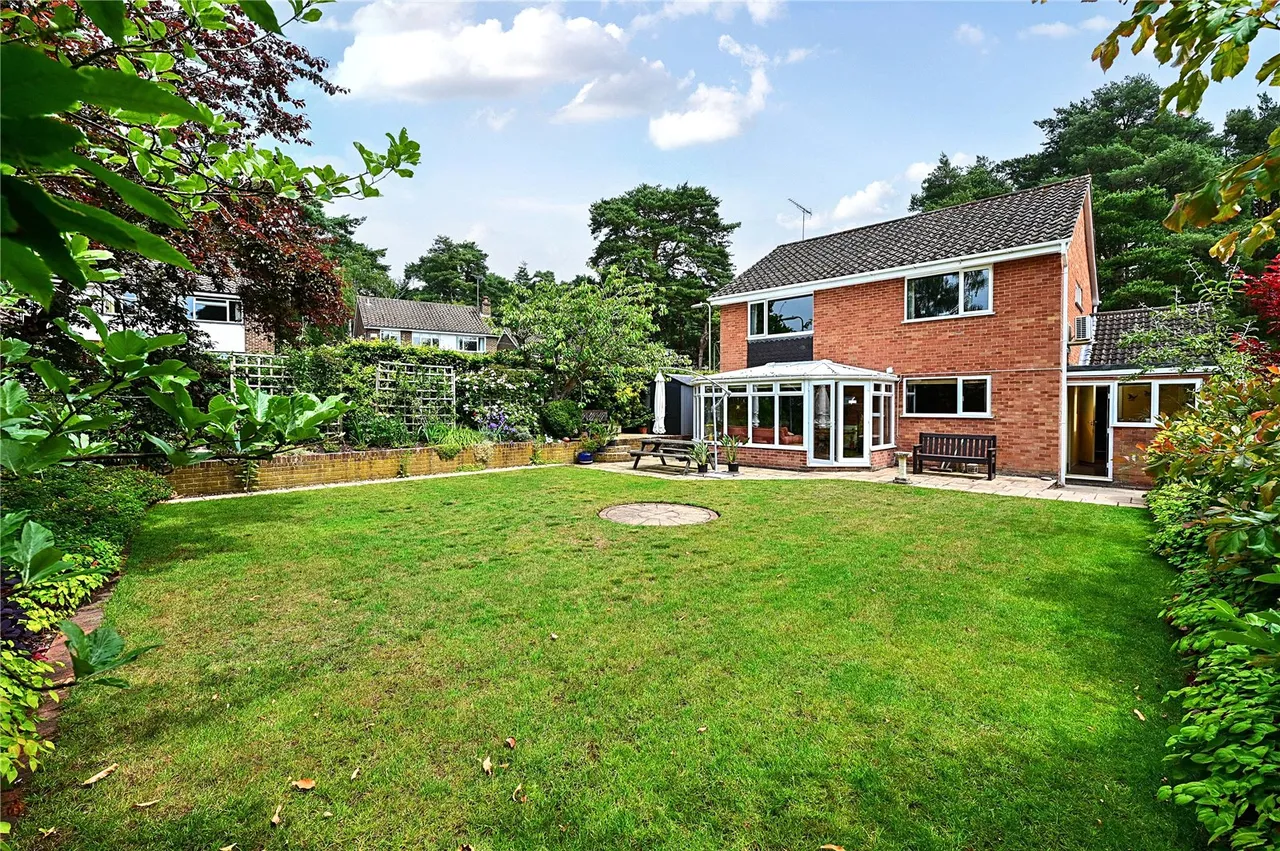 Dukes Mead, Fleet, Hampshire, GU51 4HA, photo 12