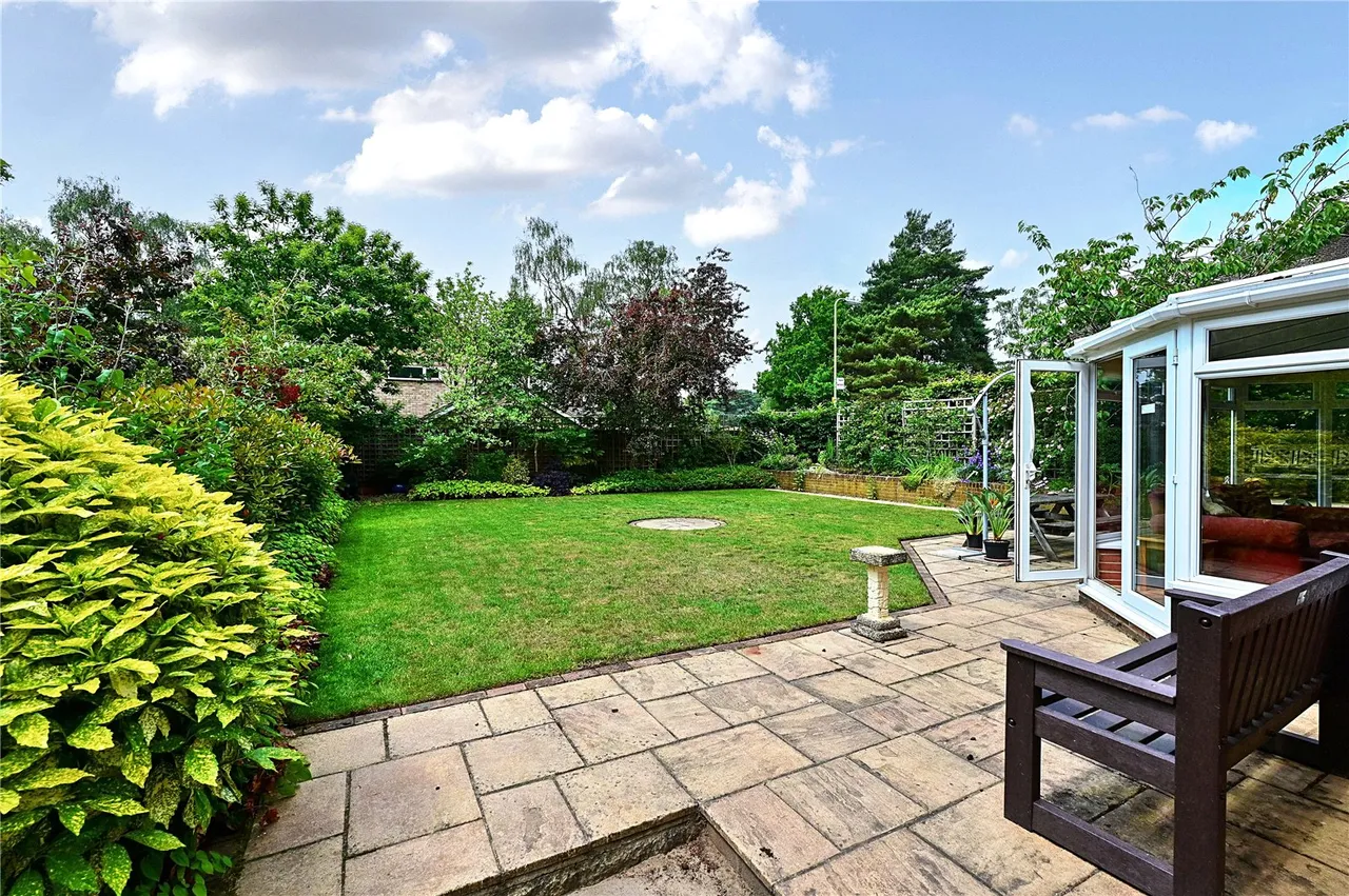 Dukes Mead, Fleet, Hampshire, GU51 4HA, photo 2