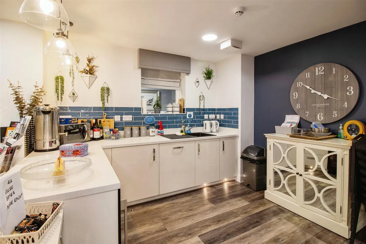 Hindhead Knoll, Walnut Tree, MK7, photo 26