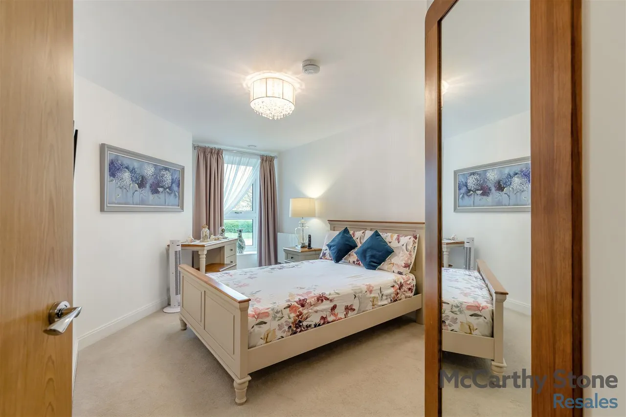 Hindhead Knoll, Walnut Tree, MK7, photo 9