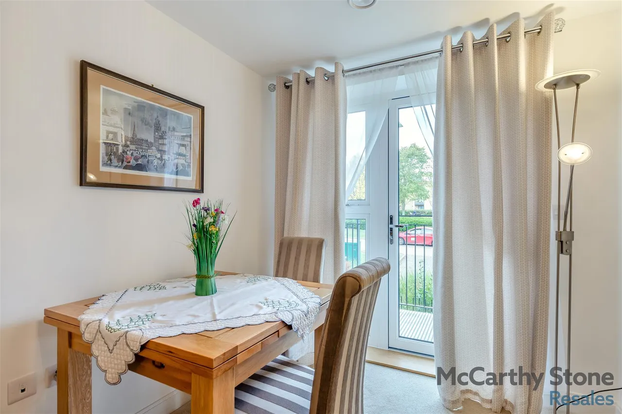 Hindhead Knoll, Walnut Tree, MK7, photo 6