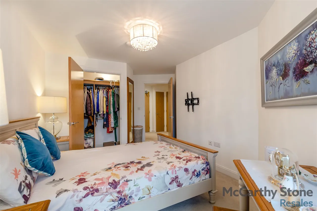 Hindhead Knoll, Walnut Tree, MK7, photo 11