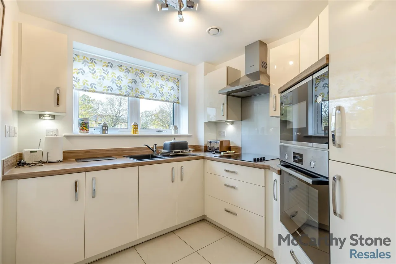 Hindhead Knoll, Walnut Tree, MK7, photo 8