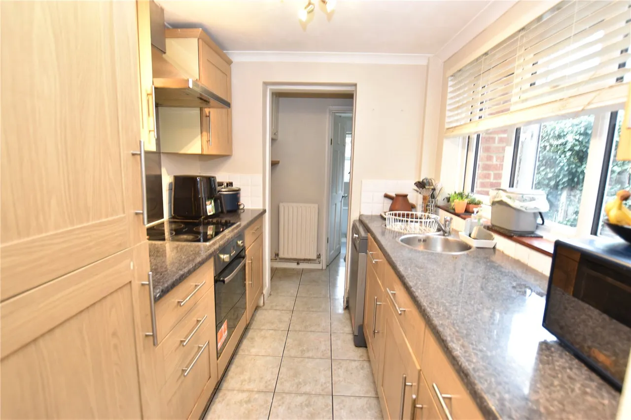 Somerset Road, Farnborough, Hampshire, GU14 6DS, photo 12