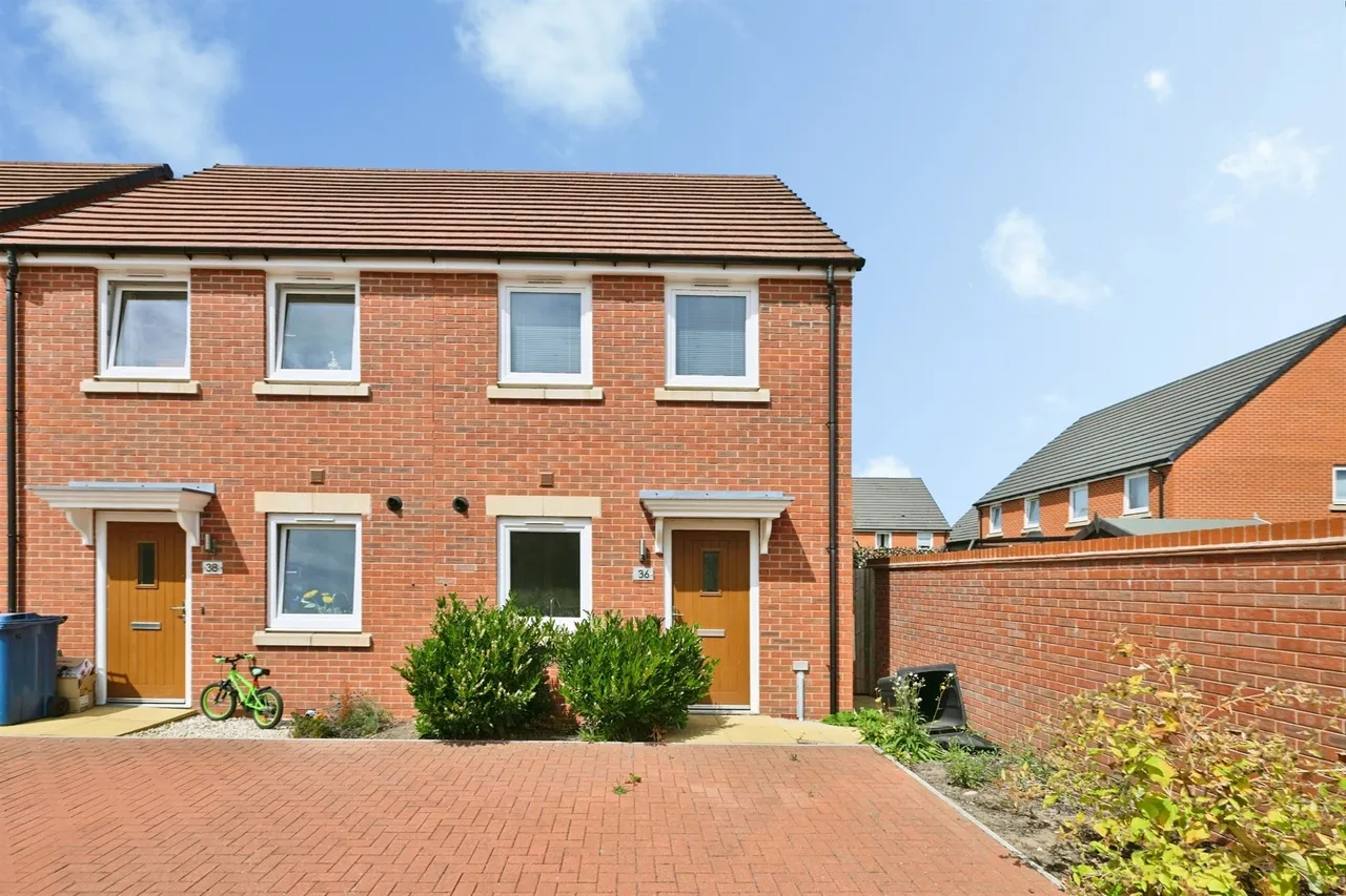 2 bed house for sale — Magpie Crescent, West Bridgford, Nottingham