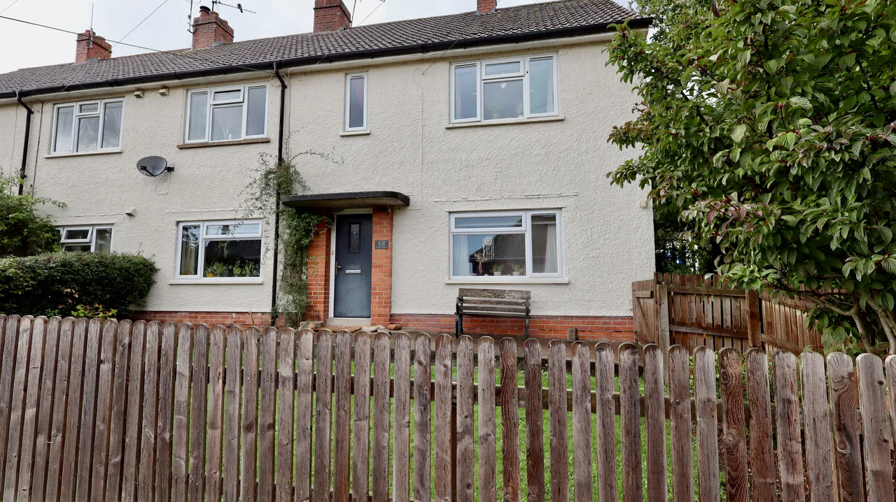 2 bed flat for sale, Tor View Avenue, Glastonbury