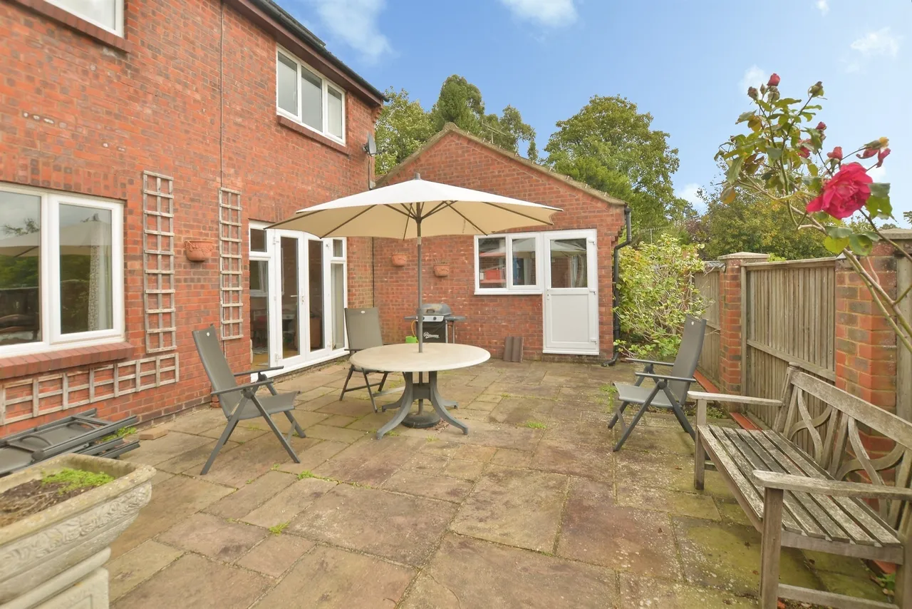 Broadhurst Drive, Kennington, TN24, photo 18
