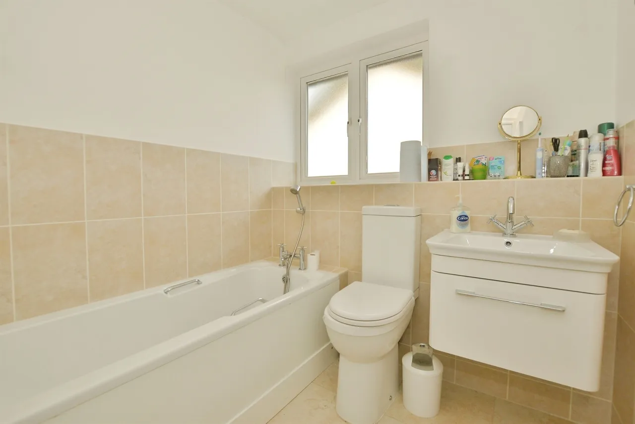 Broadhurst Drive, Kennington, TN24, photo 17