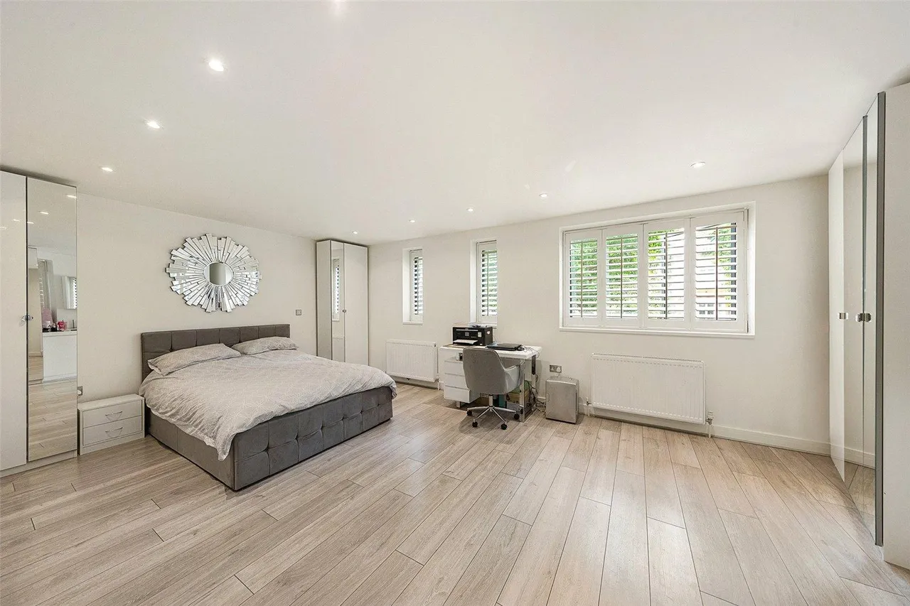 Mapesbury Road, London, photo 14