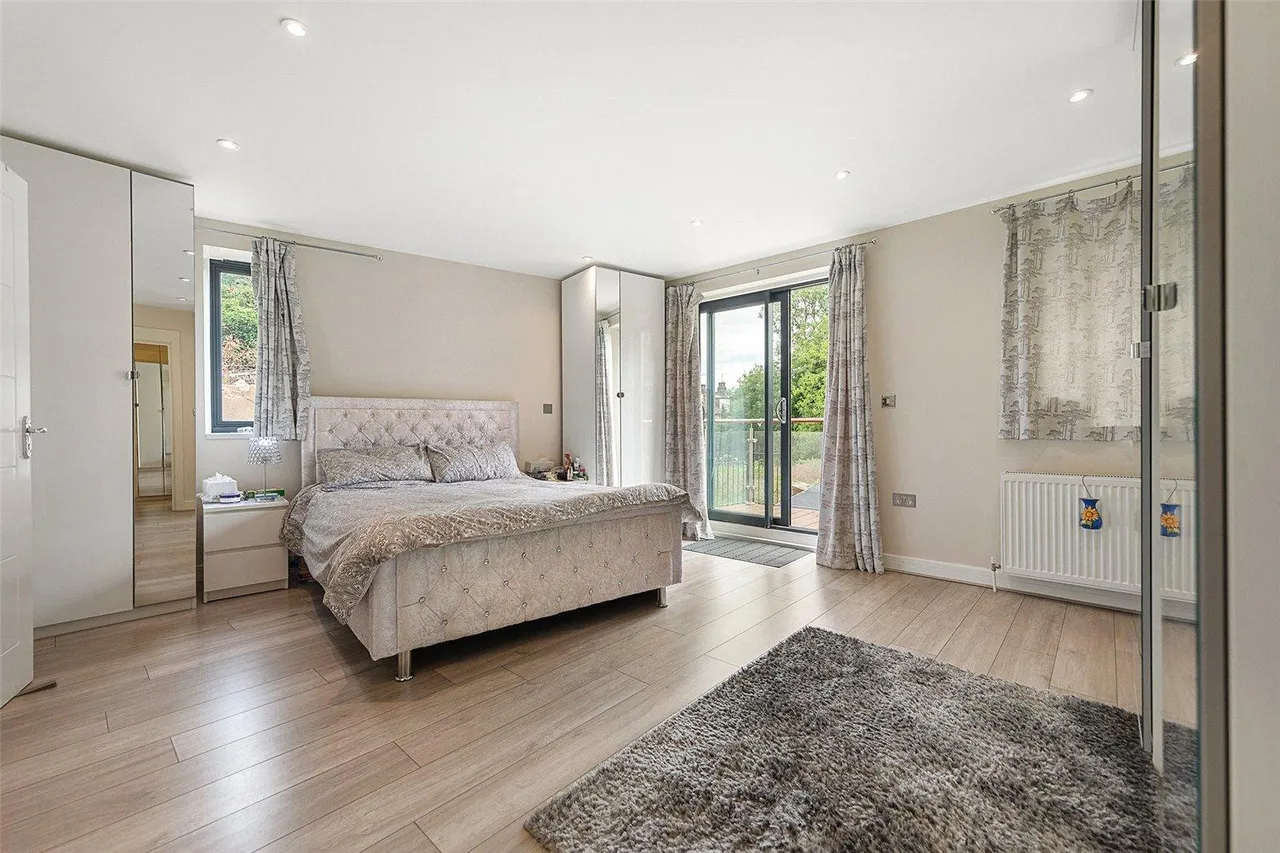 Mapesbury Road, London, photo 19