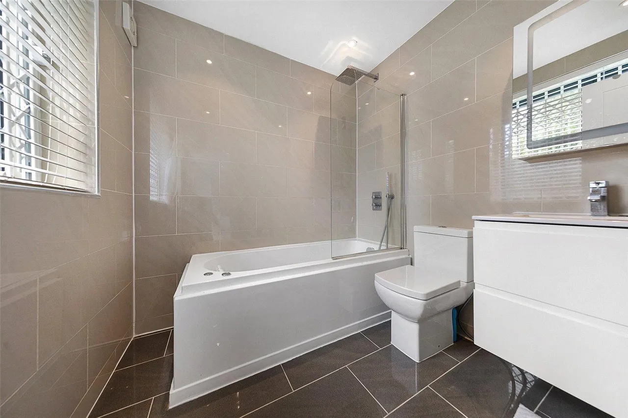 Mapesbury Road, London, photo 25