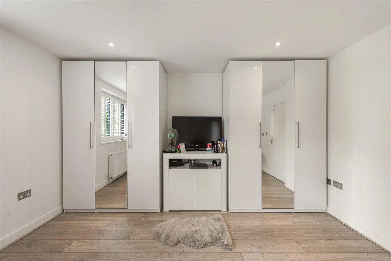 Mapesbury Road, London, photo 23