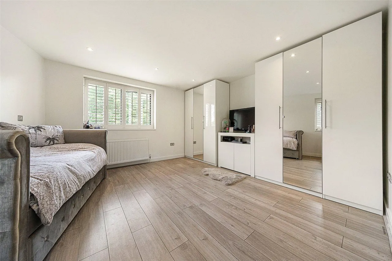 Mapesbury Road, London, photo 22
