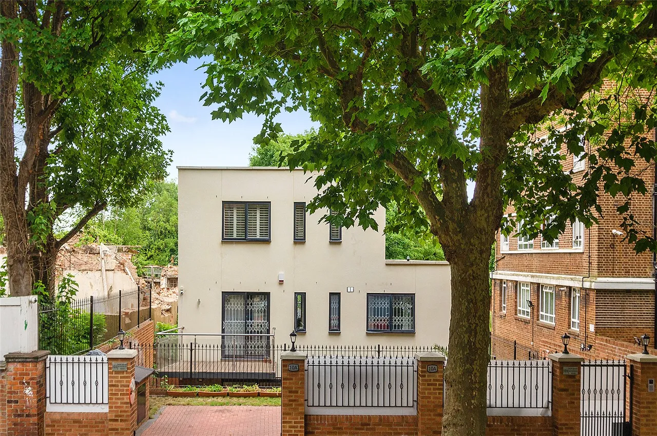 Mapesbury Road, London, photo 12