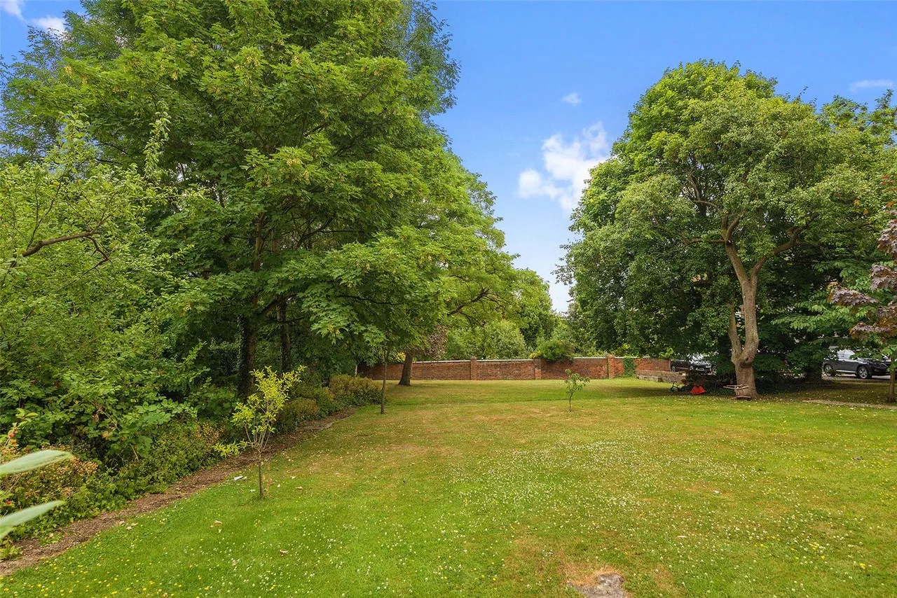 Mapesbury Road, London, photo 28