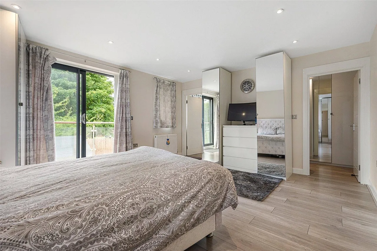 Mapesbury Road, London, photo 17