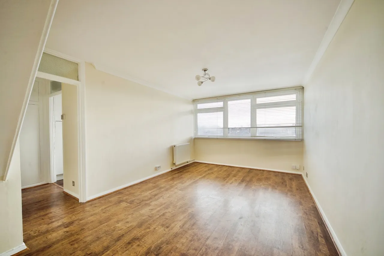 The Chiltons, Grove Hill, London, E18, photo 4
