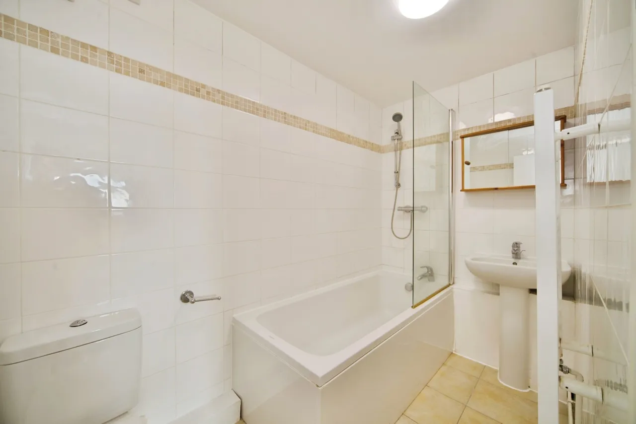 The Chiltons, Grove Hill, London, E18, photo 7