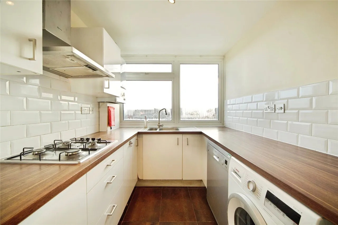 The Chiltons, Grove Hill, London, E18, photo 2