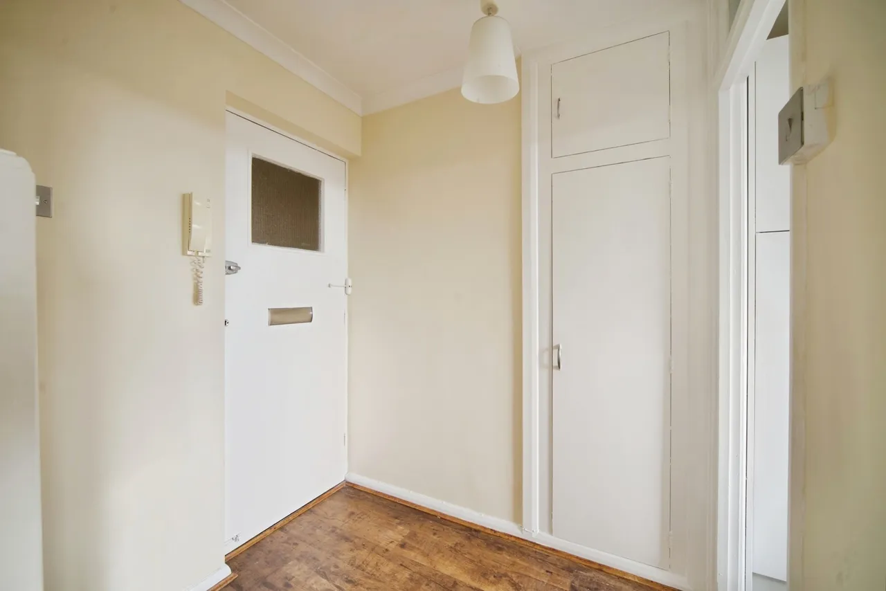 The Chiltons, Grove Hill, London, E18, photo 12