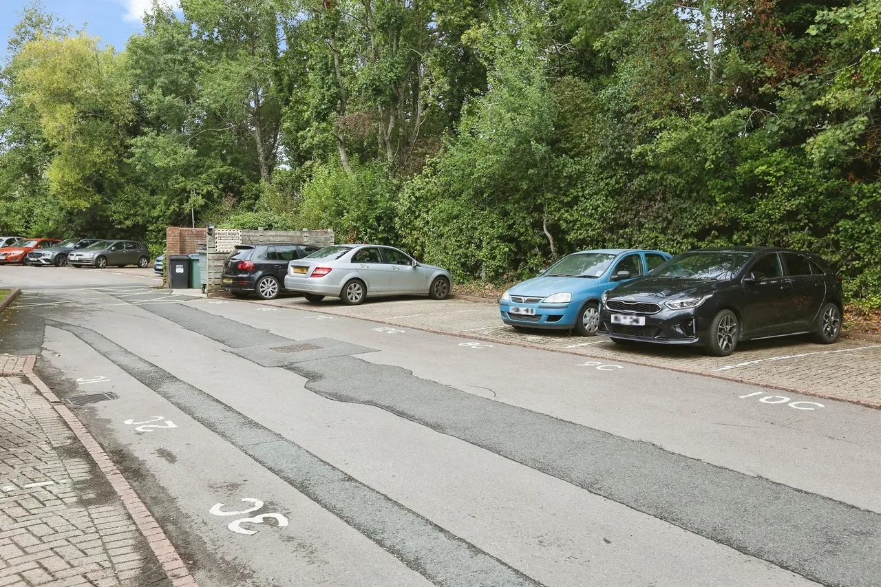 Wickham Road, Fareham, PO16, photo 9