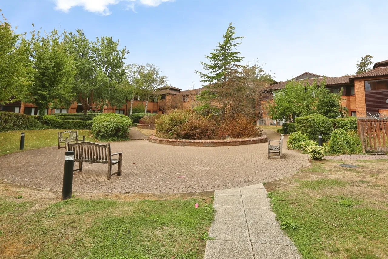 Wickham Road, Fareham, PO16, photo 8
