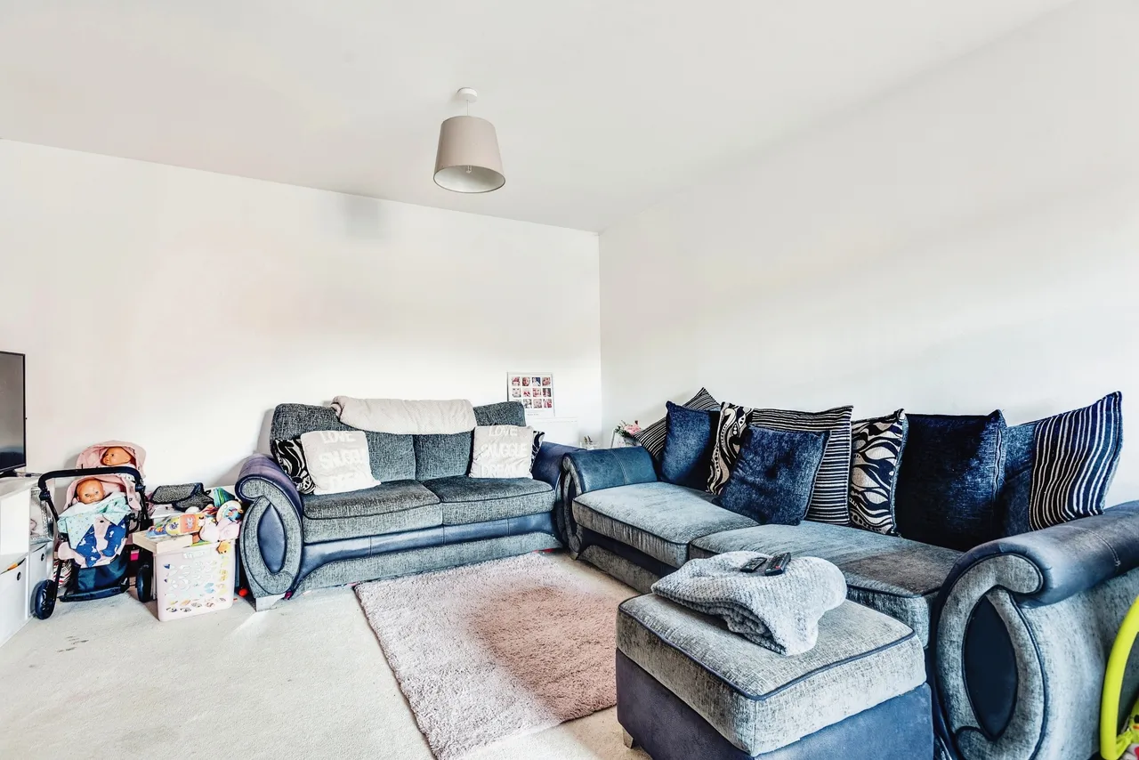 Staldon Court, Swindon, SN1, photo 3